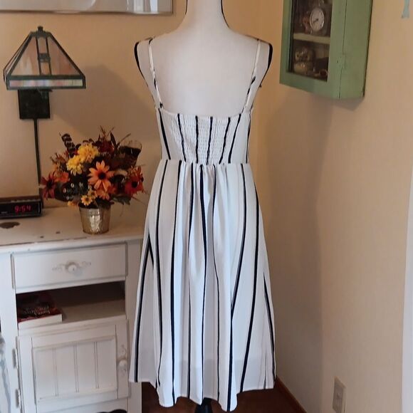 Soraro Striped Sunny Dress - Picture 8 of 11
